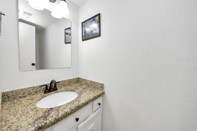 Foto del edificio - 11002 Hammerly Blvd
