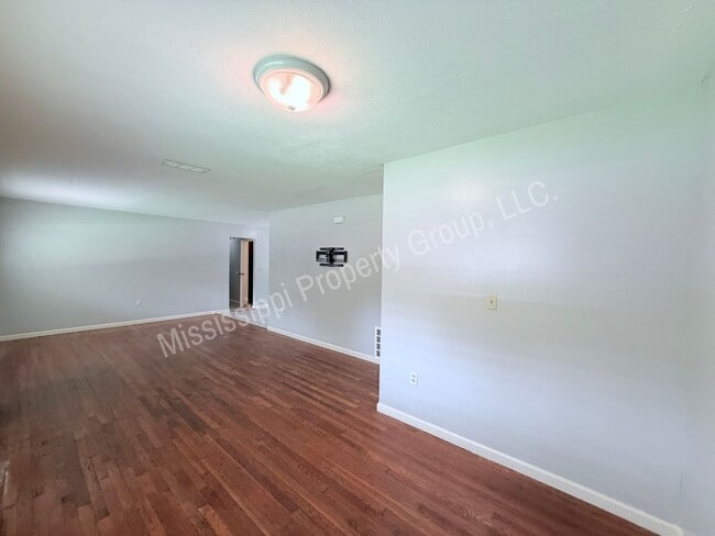 Building Photo - 1214 Beanland Dr