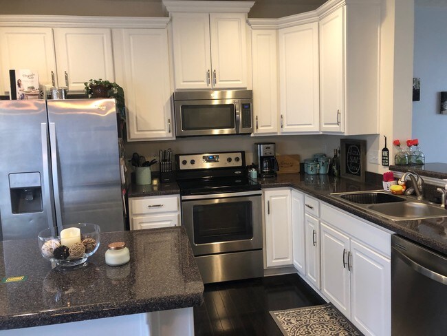 Foto del edificio - 124 Woodside Dr