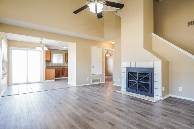 Foto del edificio - 1433 Grovecrest Dr