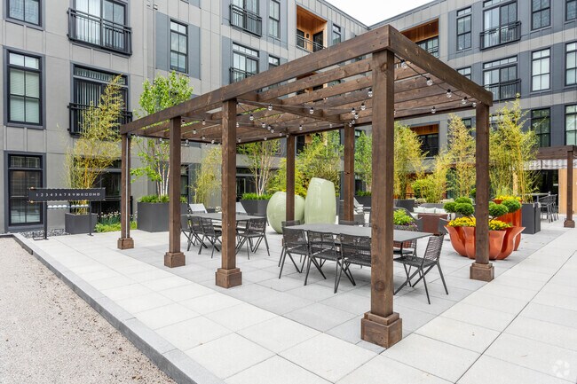 Terraza al aire libre de diseño de interior - The Residences at The Sutton
