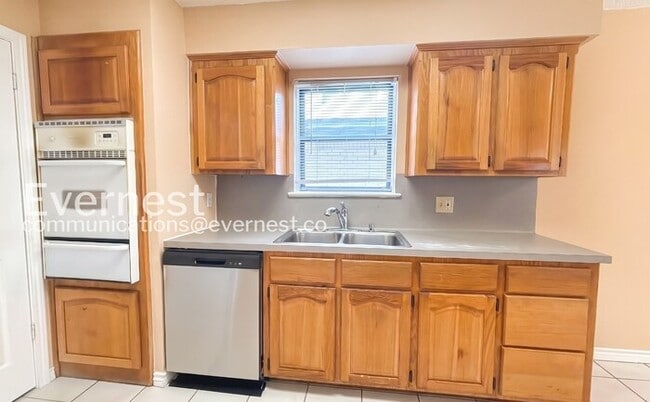 Building Photo - 5405 Shirley St