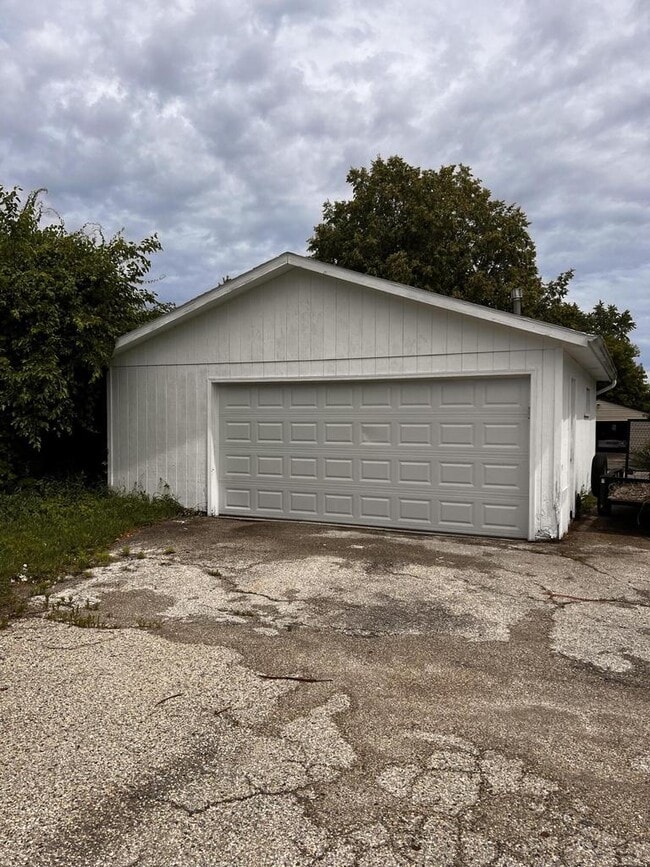 Building Photo - 10402 W Jonen St