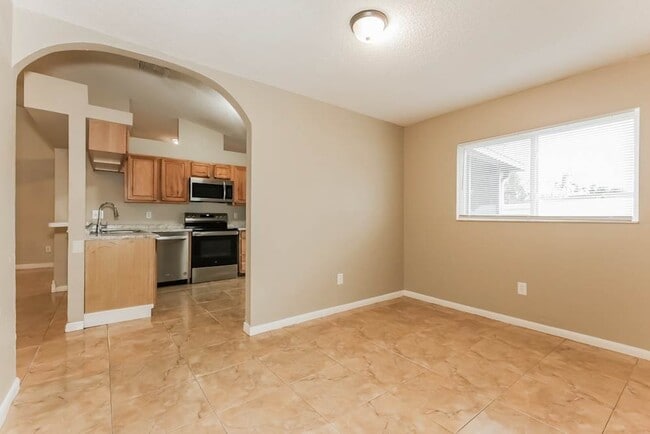Building Photo - 1002 Pinehaven Ct