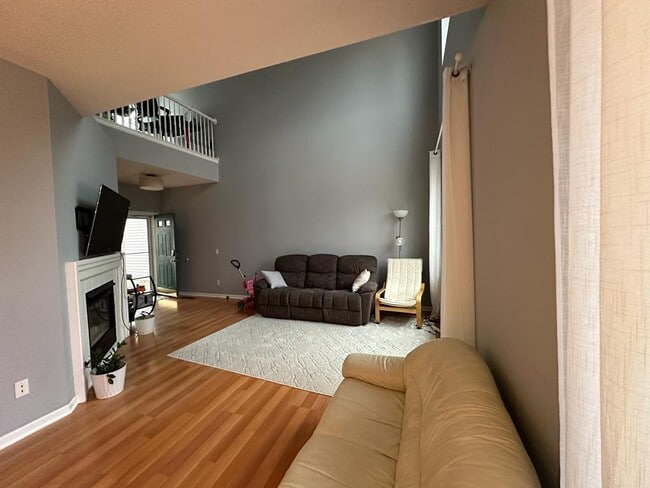 Foto del edificio - 7991 Everest Ln N