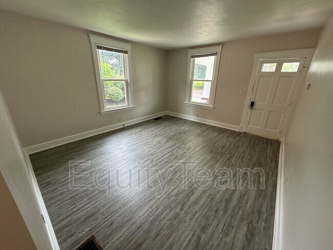 Foto del edificio - 1716 Cedar Ave