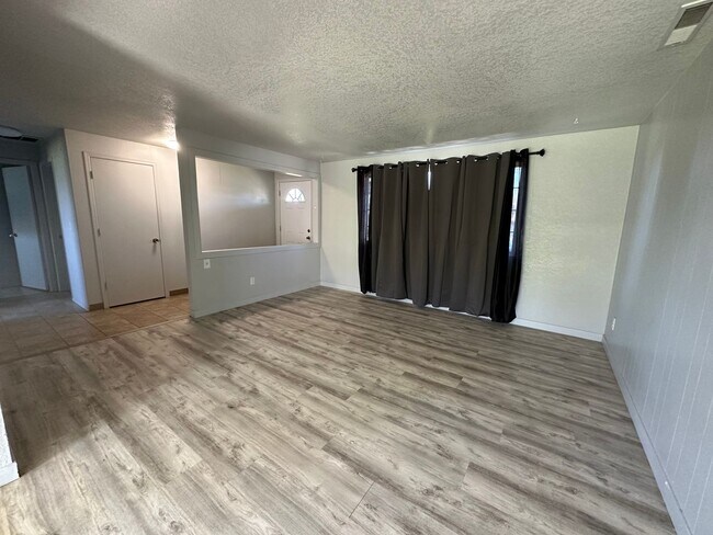 Foto del edificio - 6209 Onyx Ave