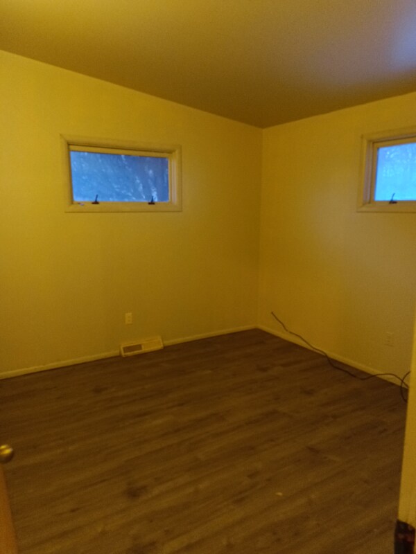 Foto del edificio - 1527 Diamond Ave NE