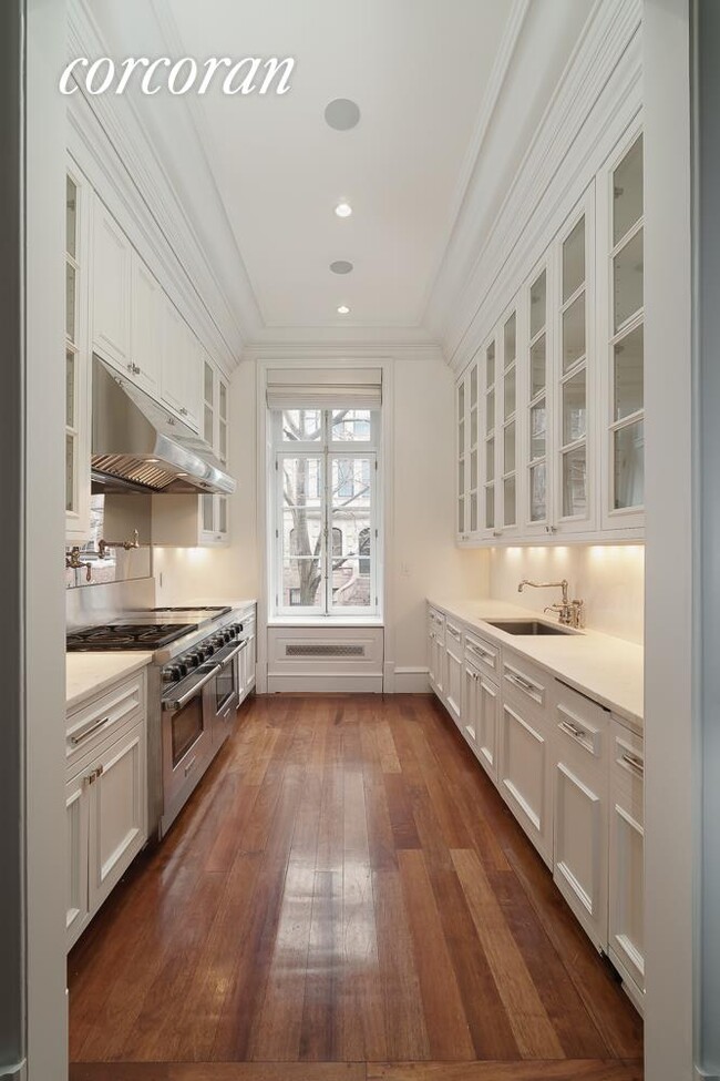 Building Photo - 6 E 93rd St