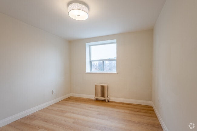 2 chambres, 1 salle de bain - 876 pi² - Chambre - Sandalwood Manor