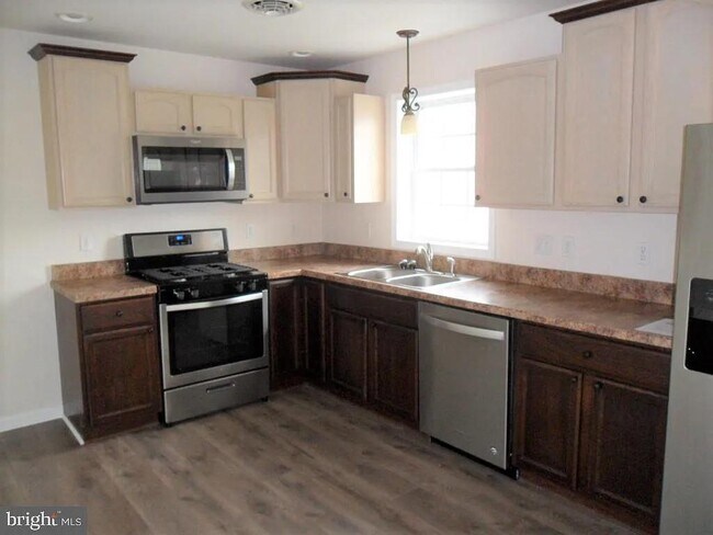 Building Photo - 142 Sable Dr