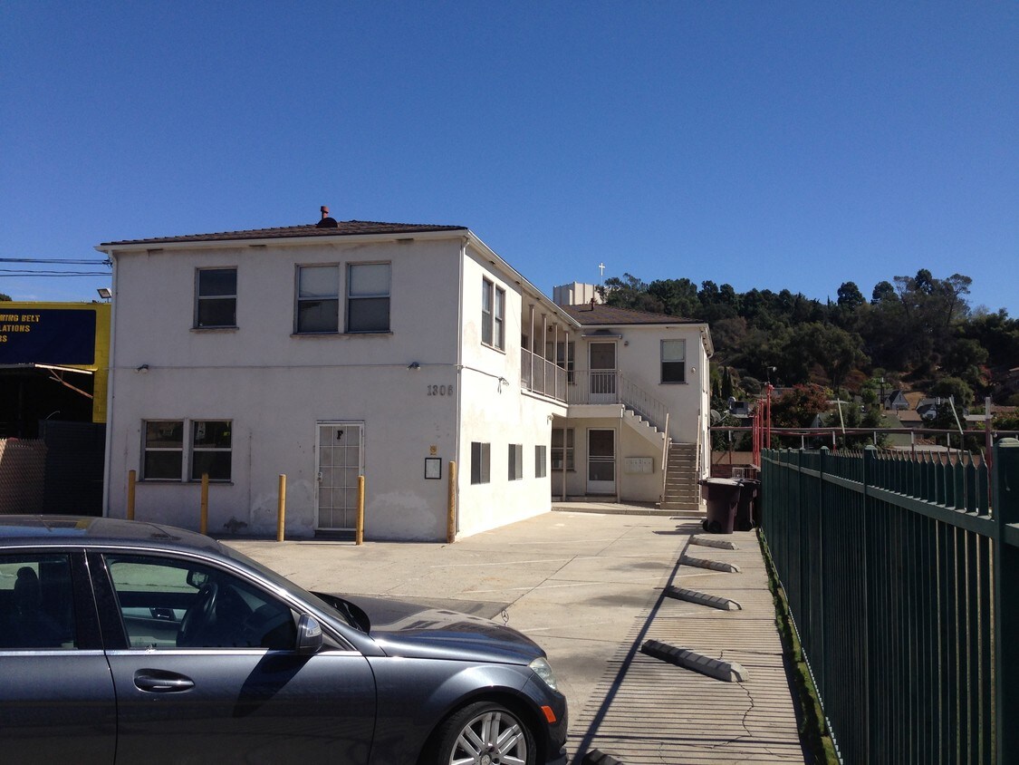 Primary Photo - 1306 S Glendale Ave