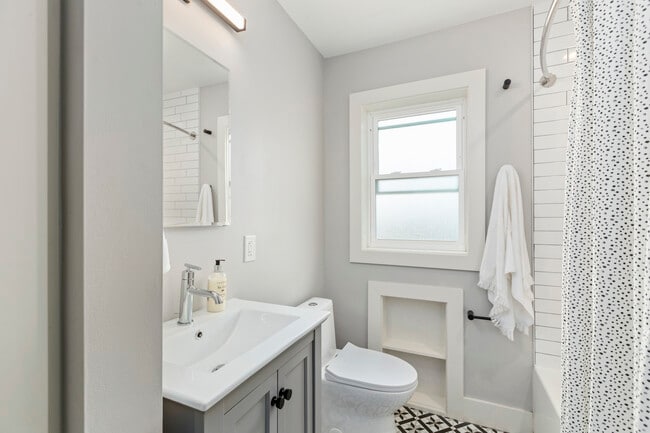 Building Photo - The Square on Delmar