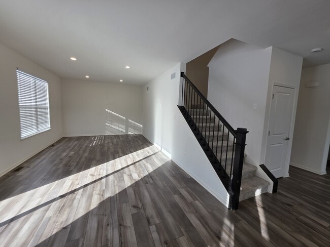 Building Photo - 1811 E 111th Pl