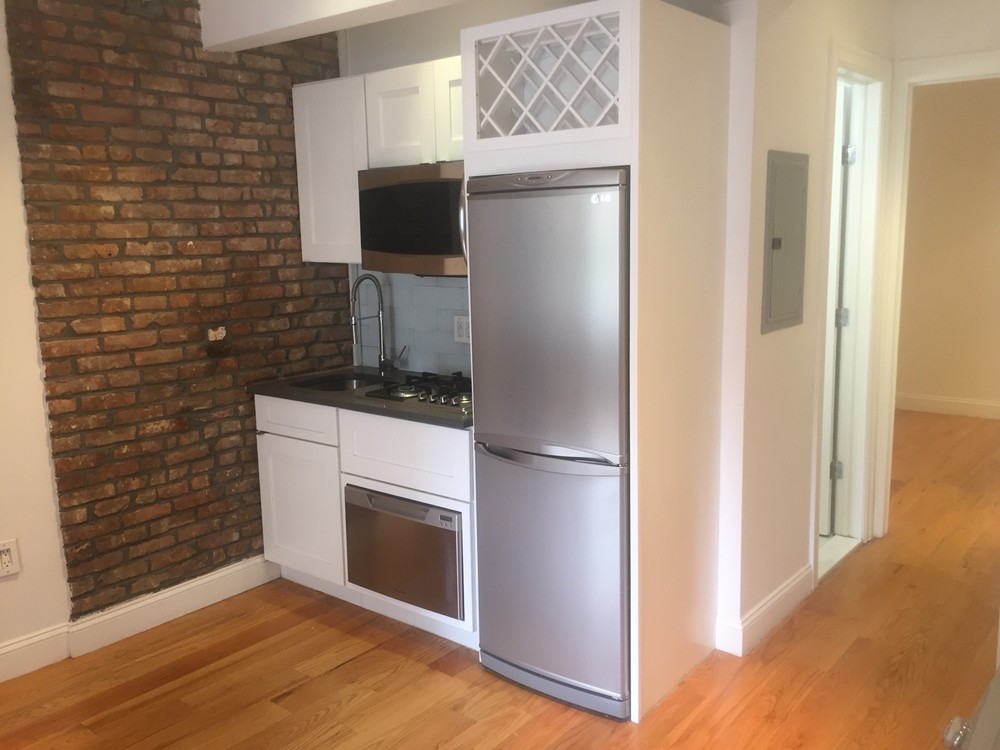 Foto principal - 234 E 82nd St