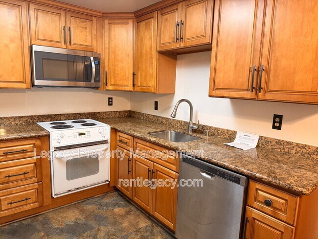 Foto del edificio - 1427 Bel Air Dr