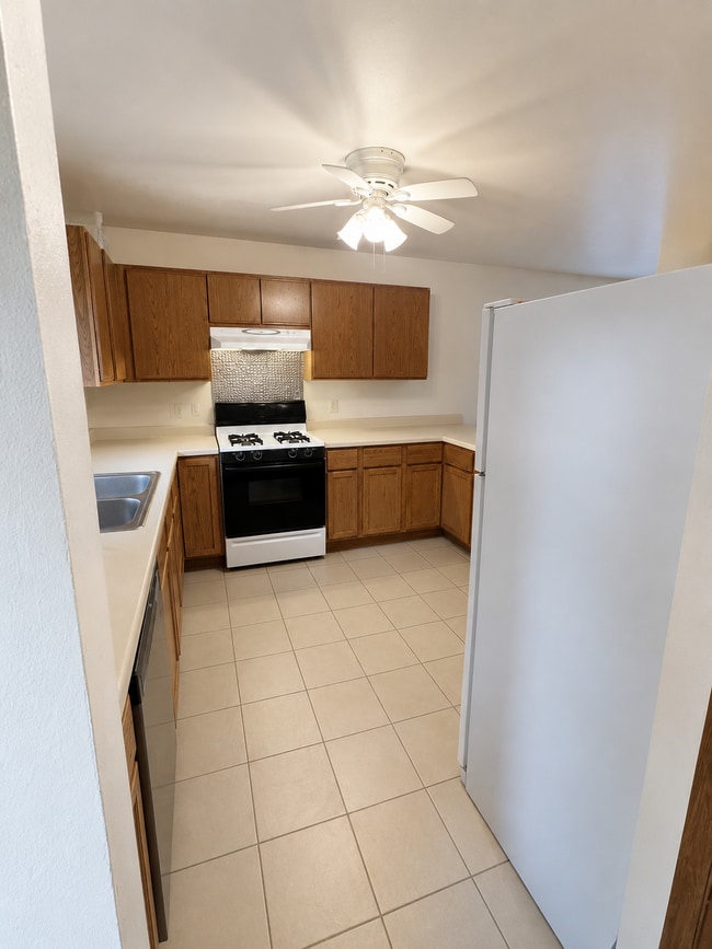 Building Photo - 1312 Falls Ct