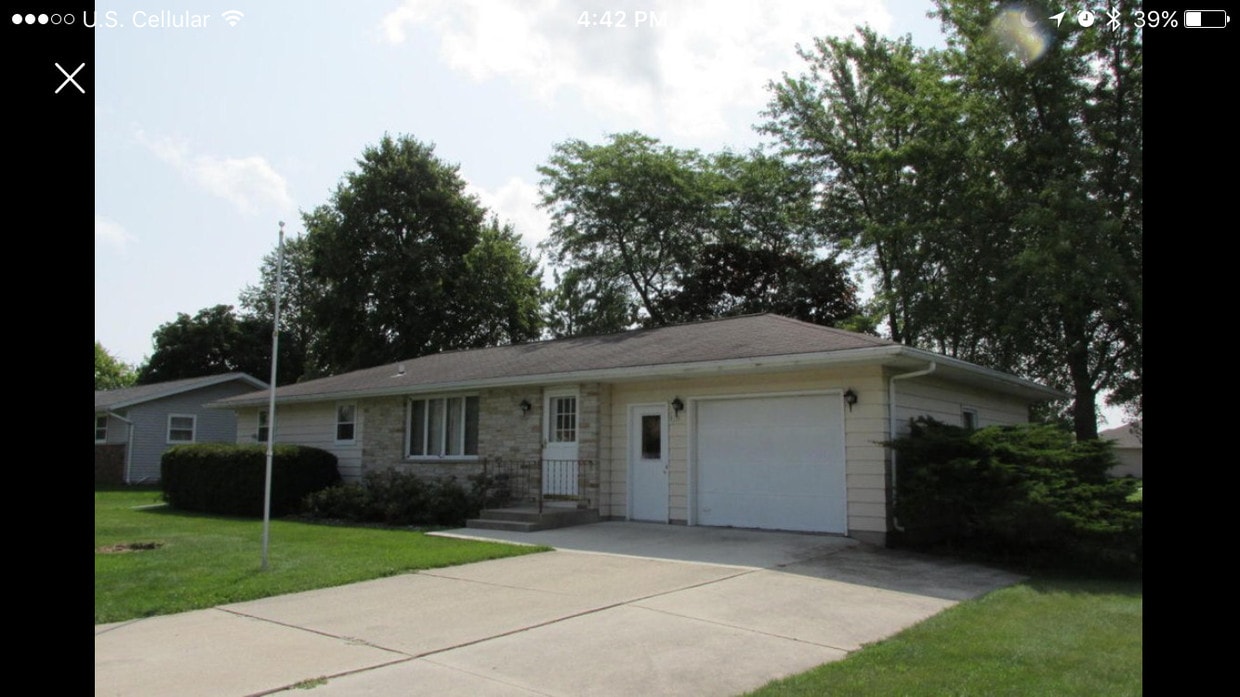 817 Ontario Ave, Oostburg, WI 53070 House for Rent in Oostburg, WI
