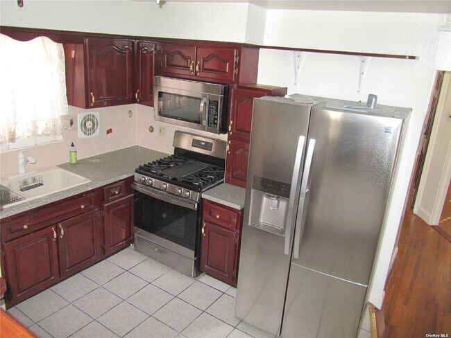 Foto del edificio - 10530 Flatlands 3rd St