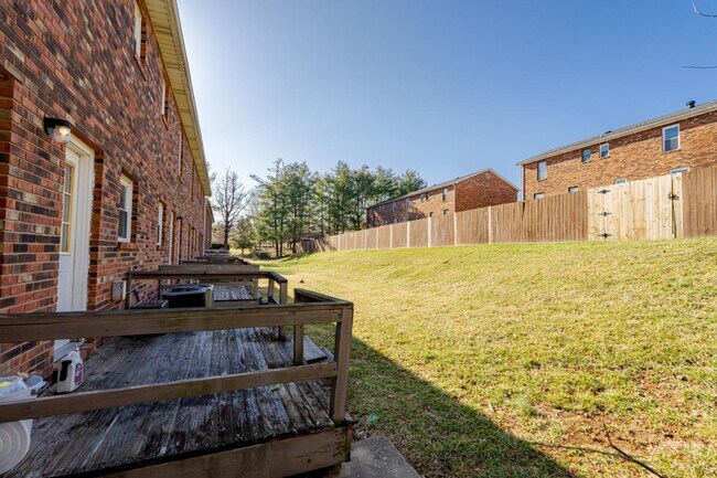 Building Photo - 313 Berkley Ct