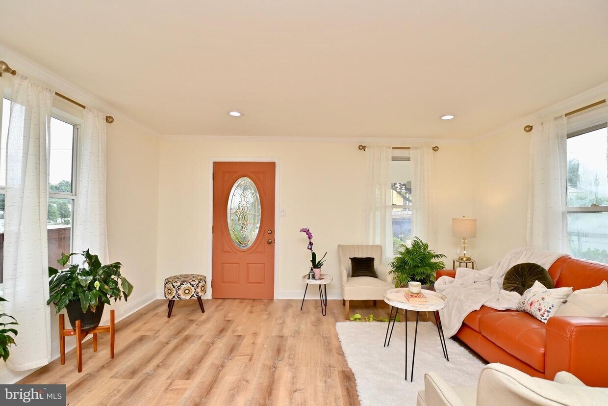 Foto principal - 6314 Foote St