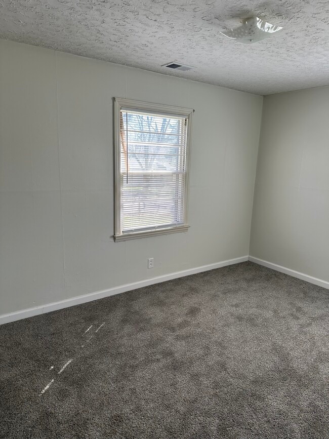 Building Photo - 1120 Bomar Ln