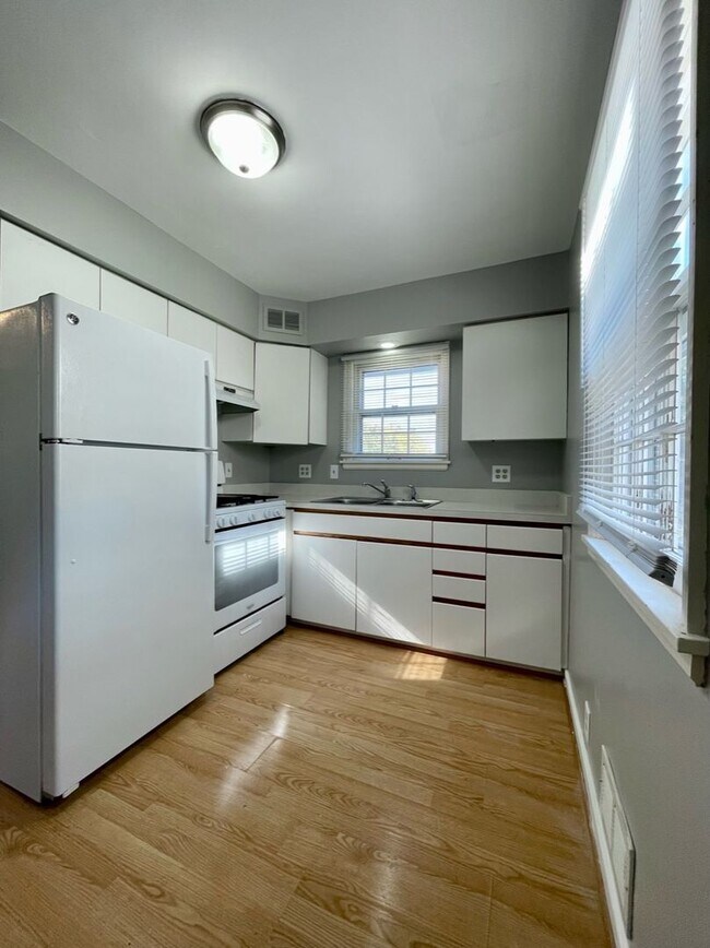 Building Photo - Incredible 3 bed 2 bath house!!!!