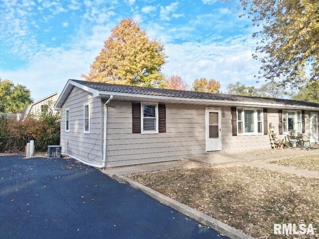 Building Photo - 5812 W Farmington Rd