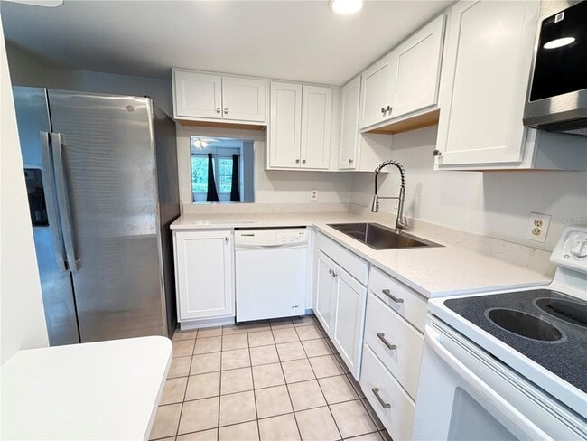Foto del edificio - 333 N Lake Howard Dr