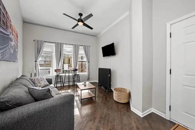 Foto del edificio - 2339 N California Ave