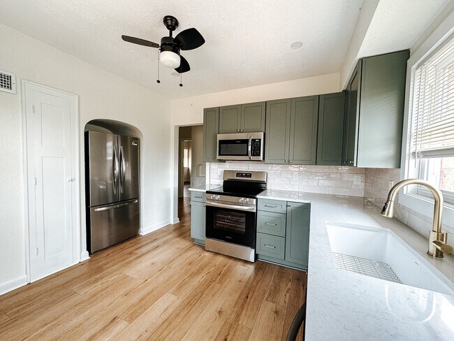 Foto del edificio - 2331 N 54th St