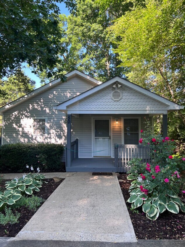 Primary Photo - Lovely 3 bedroom/2 bathroom, Convenient Ro...