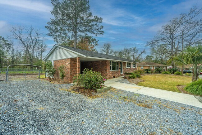 Foto del edificio - Charming Hanahan Ranch with Hardwood Floor...