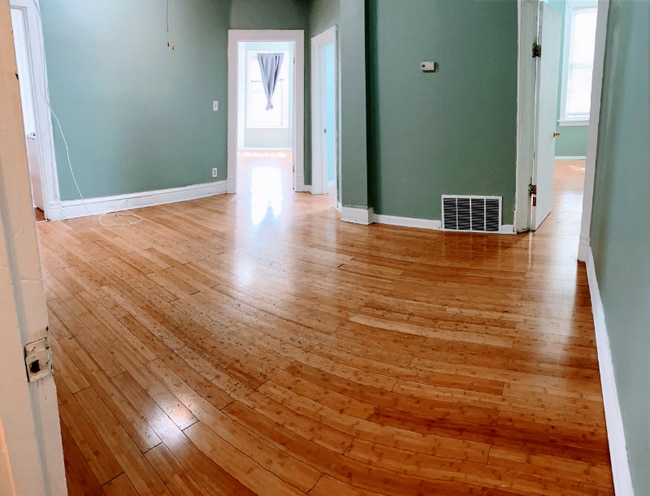 Photo - 802 W 31st St (Chicago, IL) Apartment