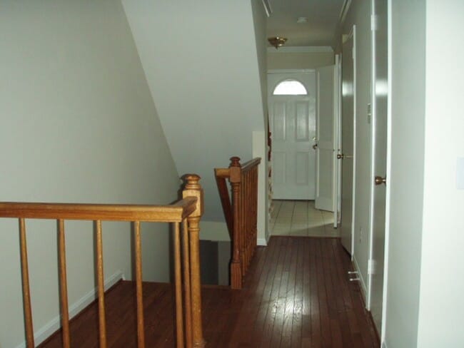 Foto del edificio - Classic 4 Bed 3.5 Bath Brick Townhome With...