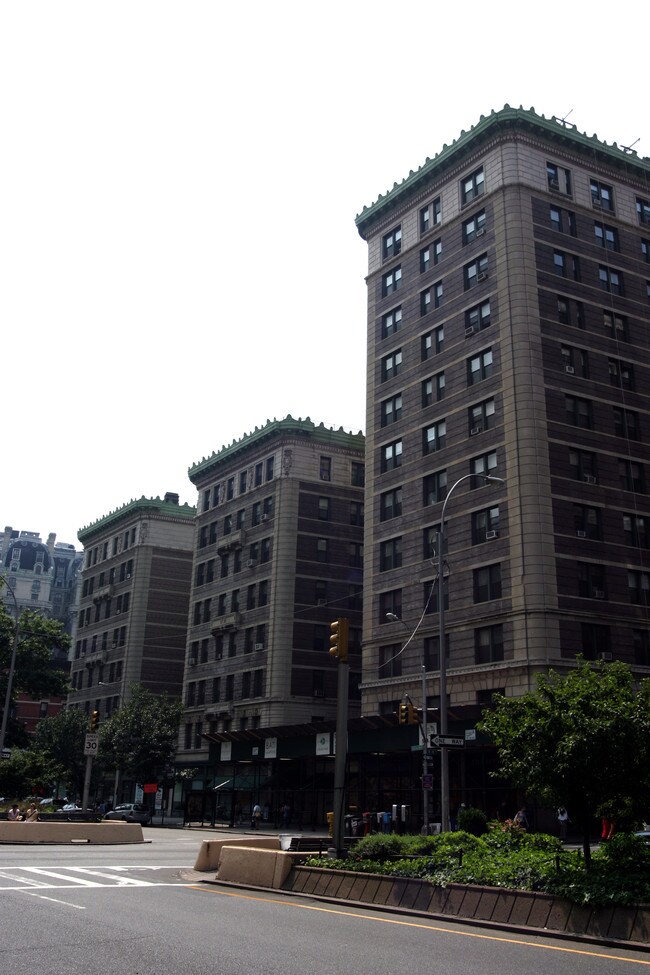 Building Photo - Astor