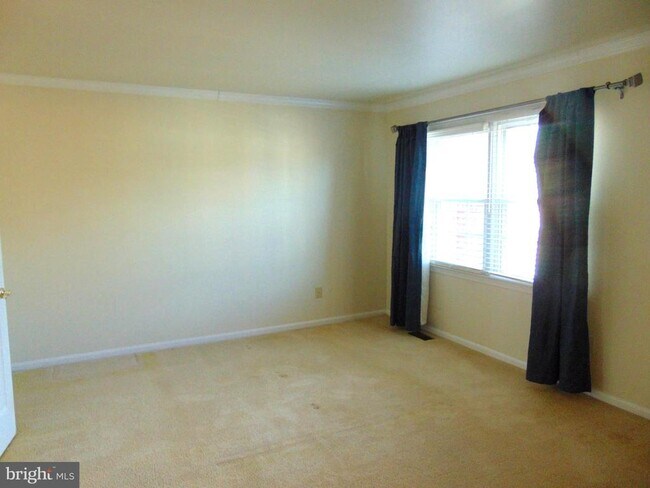 Building Photo - 10137 Village Knolls Ct