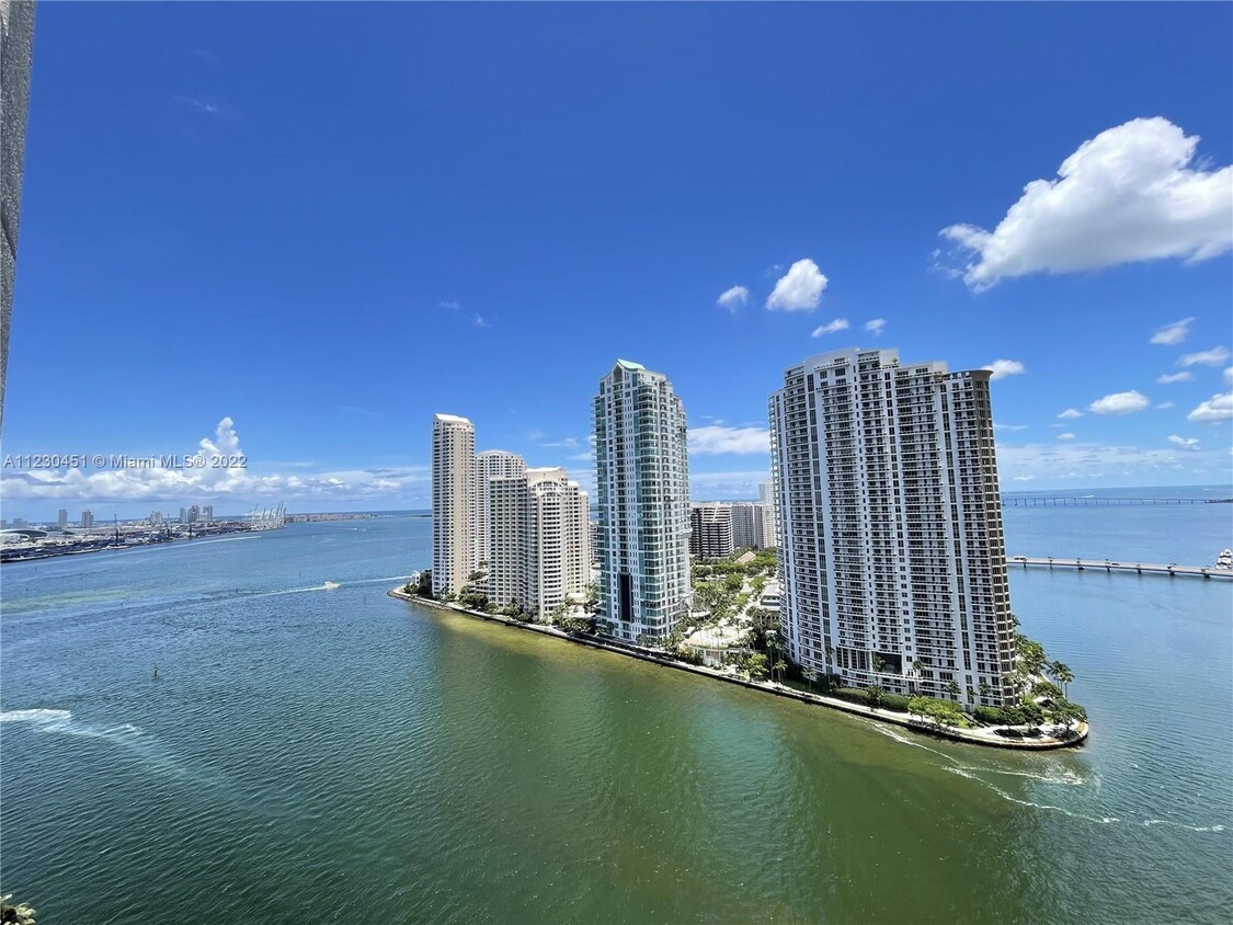 Primary Photo - 300 S Biscayne Blvd