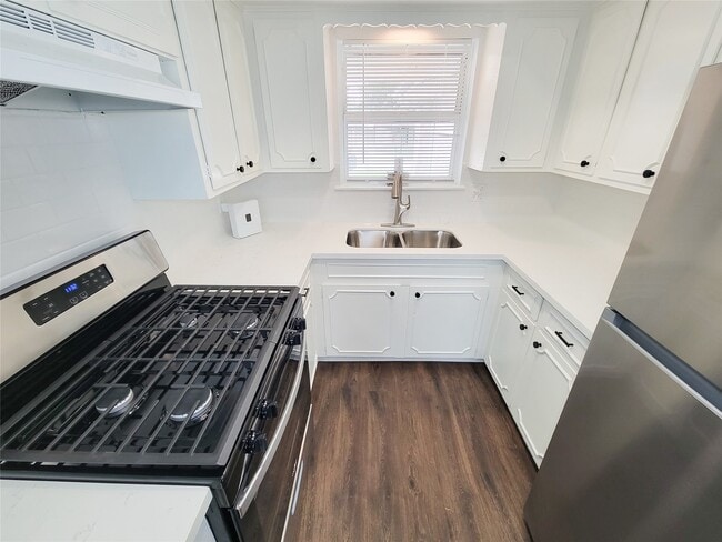 Foto del edificio - 6439 Oaknut Dr