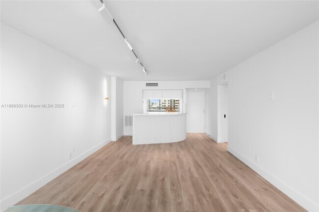 Foto del edificio - 2655 Collins Ave