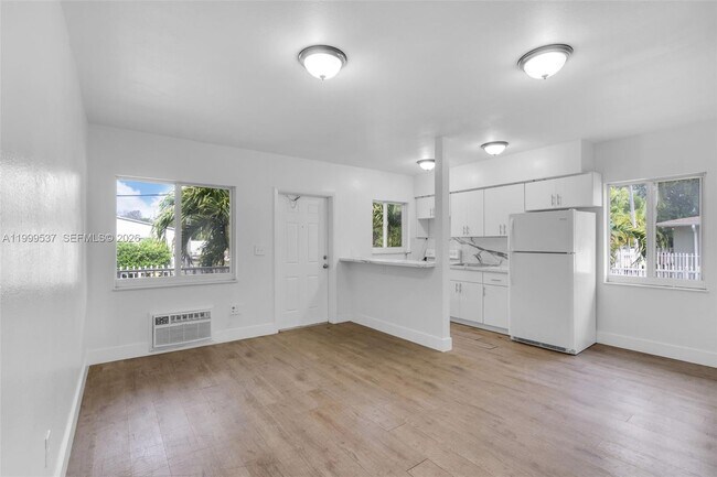 Foto del edificio - 5549 NE Miami Ct