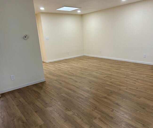 Foto del edificio - 355 Willits St