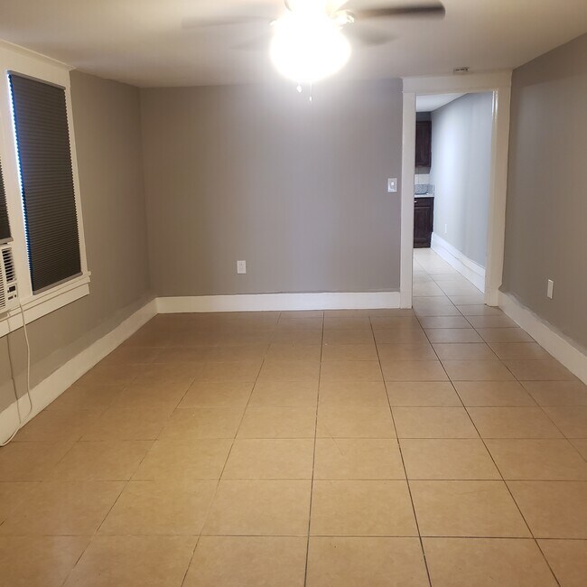 Habitación - 8320 Cohn St