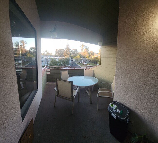 Foto del edificio - 1239 Foothill Blvd