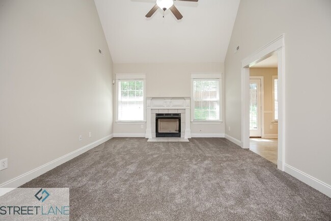Building Photo - REDUCED!