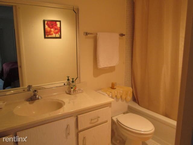 Building Photo - 1066 Wolverton D