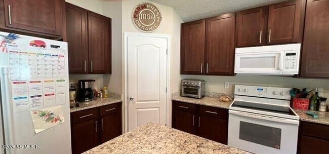 Foto del edificio - 13346 Avery Park Ln