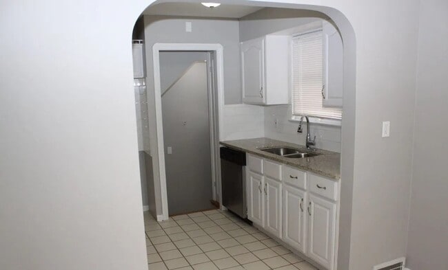 Building Photo - 5620 Archmere Avenue