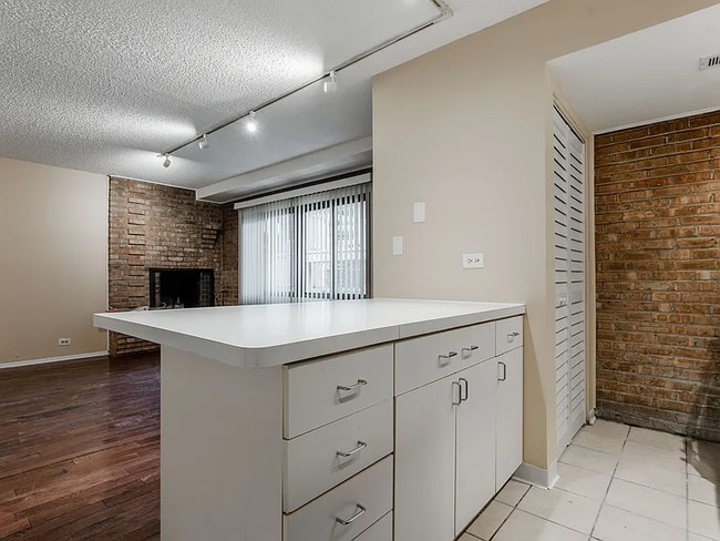 Foto del edificio - 713 W Diversey Pkwy