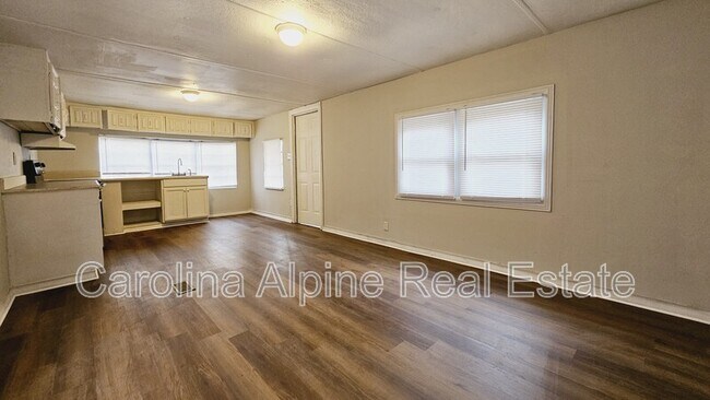Building Photo - 256 Bluebird Ln